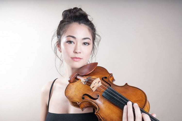 Simone Porter holding a violin