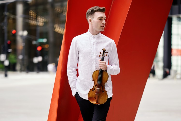 Bean Conducts PSO Concert Featuring Violinist Alexi Kenney