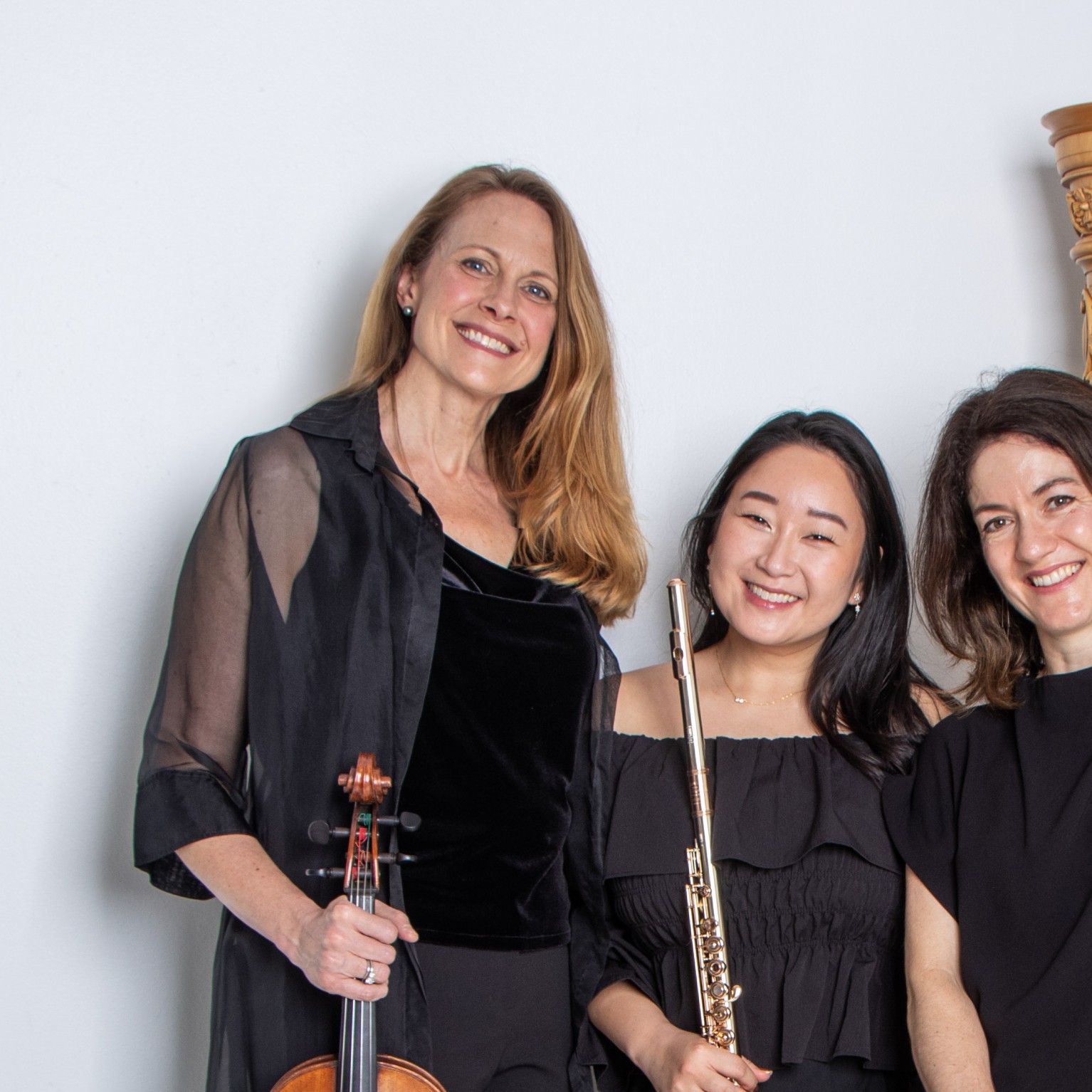 Trio Candesco - publicity shot with instruments violin, flute, harp