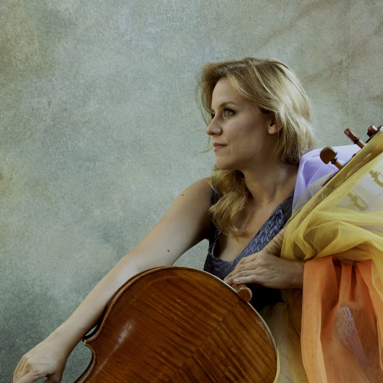 Maja Bodganovic, cellist - publicity shot