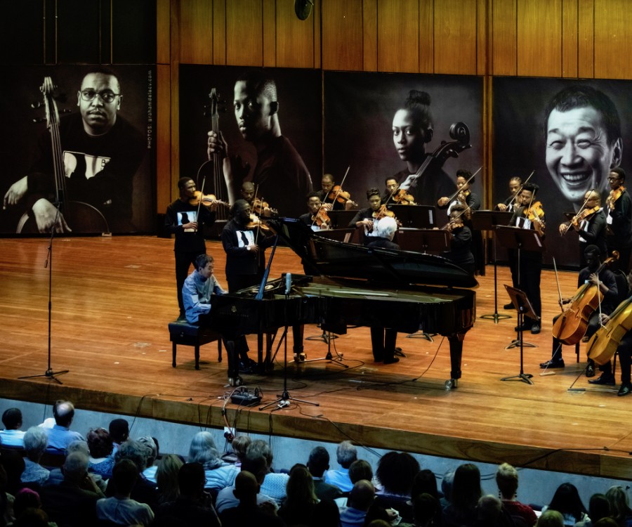 Melvyn Tan, piano, with Buskaid Ensemble