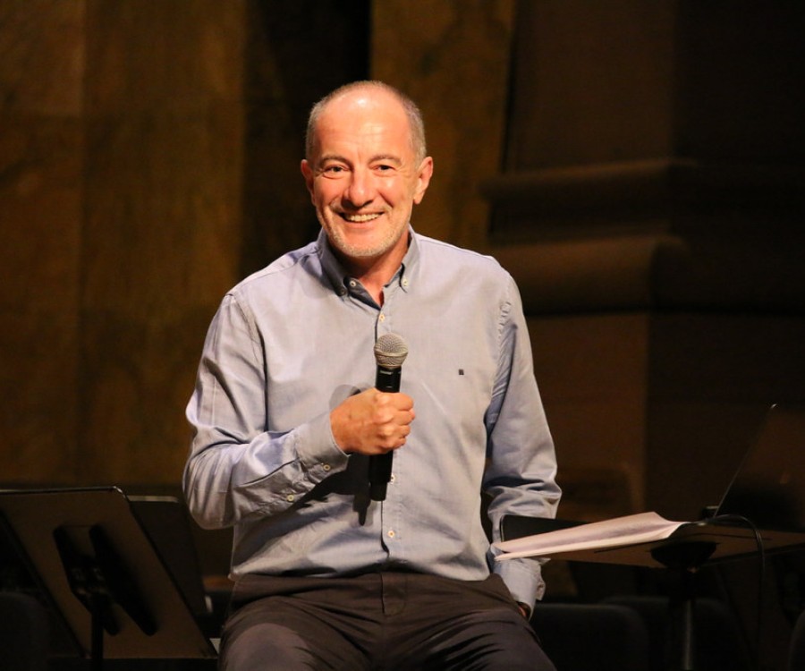 Maestro Rossen Milanov giving pre-concert talk 2022