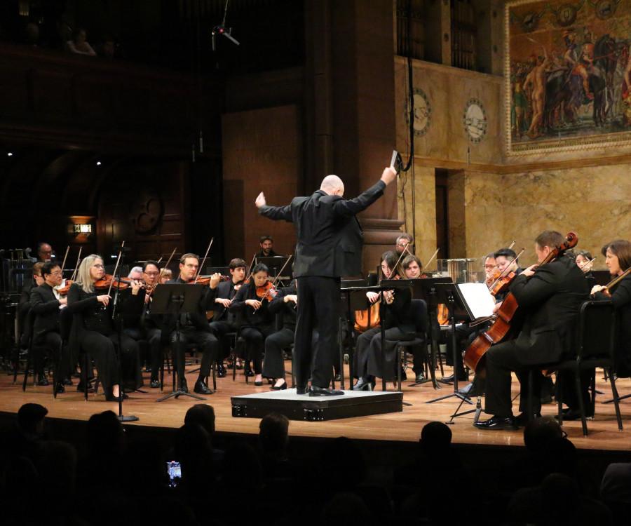 Rossen Milanov conducting the PSO Jan 2026