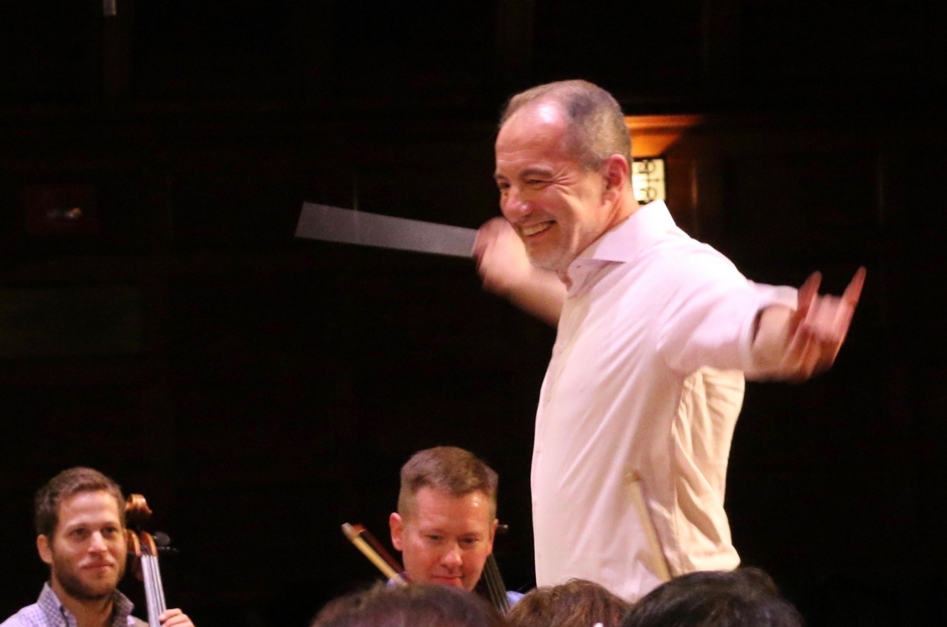 Rossen Milanov conducting in rehearsal