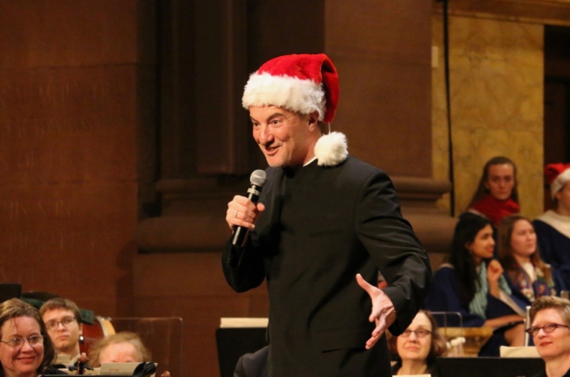 Rossen Milanov singing carols at Holiday POPS concert