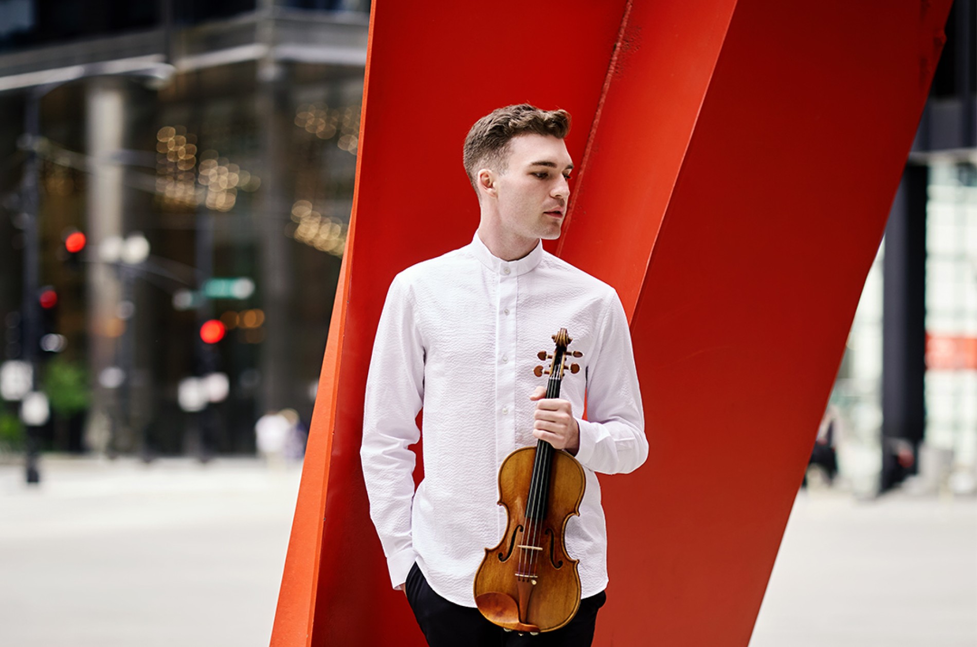 Alexi Kenney, violin