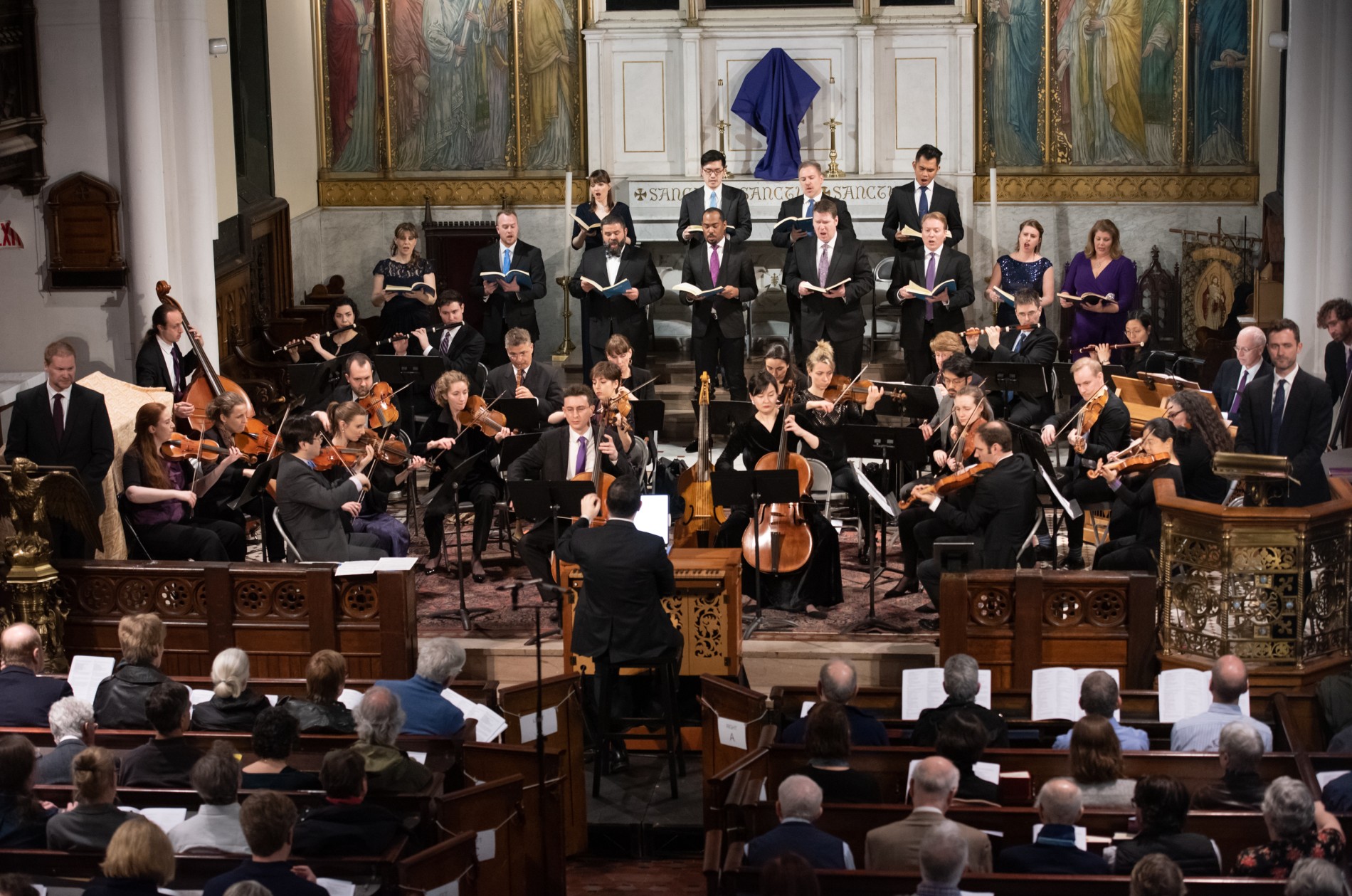 An large ensemble of early music musicians