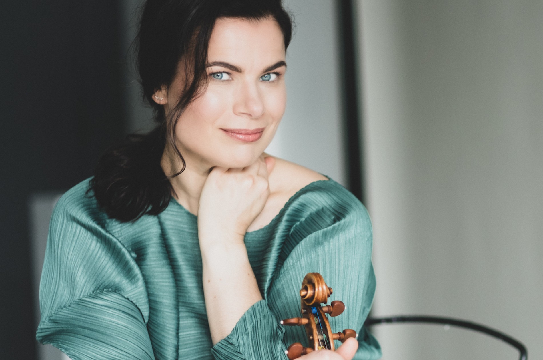 Bella Hristova, violin - headshot
